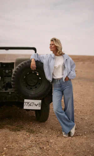 Meike_shirt_the_sunday_offwhite-sky_ruby_pants_bleached_denim_deveny_jacket_stripe_offwh_d8b5e25b-c54c-4e23-9739-ae63530ea5f6