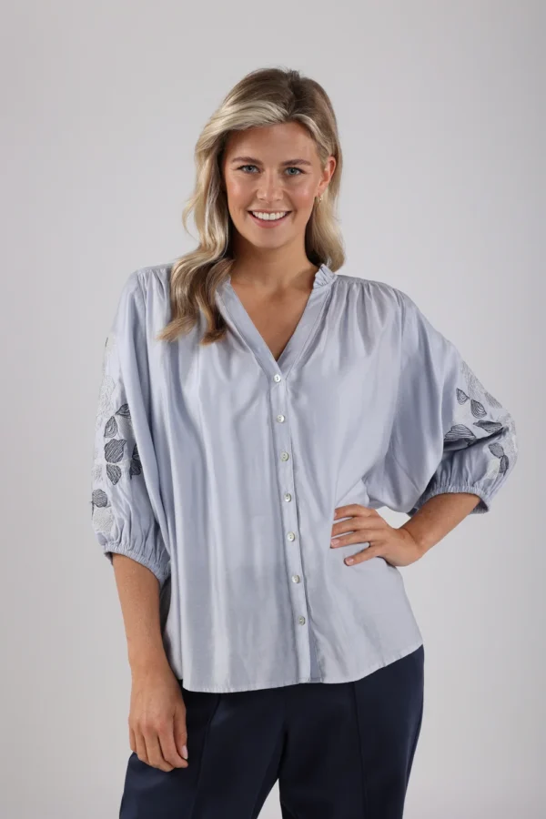 Nukus Blouse Tina Embroidery NKS02097 Sky - Afbeelding 4