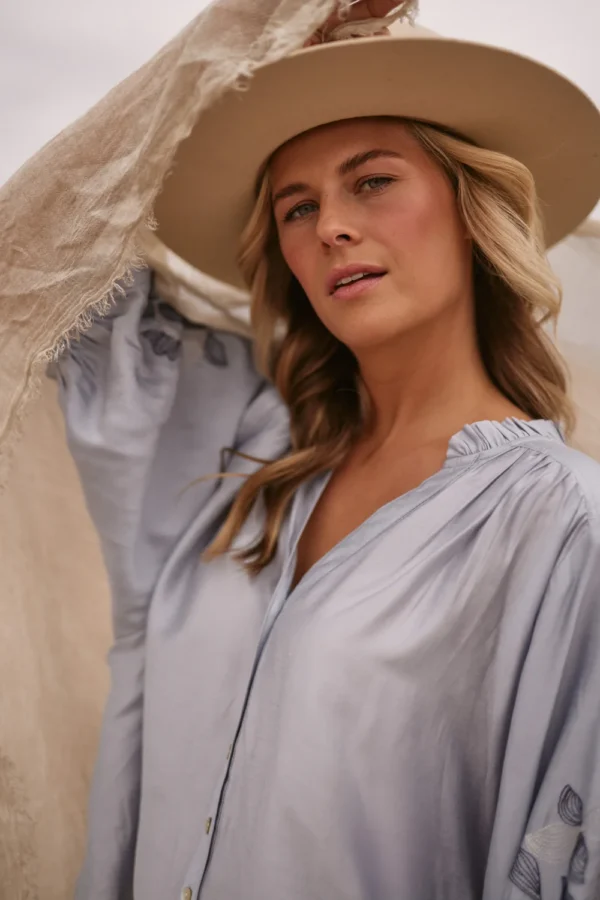 Nukus Blouse Tina Embroidery NKS02097 Sky - Afbeelding 3