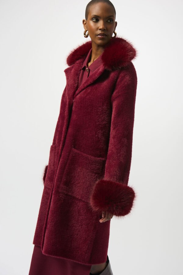Joseph Ribkoff Feather Yarn & Faux Fur Jas Model 243923F25Merlot - Afbeelding 2