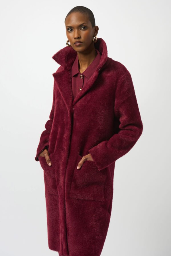 Joseph Ribkoff Feather Yarn & Faux Fur Jas Model 243923F25Merlot - Afbeelding 3