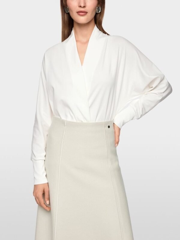 Marc Cain Vrouwelijk Shirt V-hals ZC4818J14 Off White