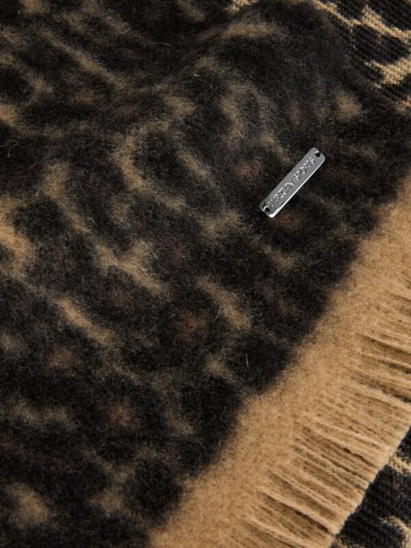 Marc Cain Sjaal Scheerwol Luipaardprint ZS B4.09 Z39 Milk Coffee - Afbeelding 3