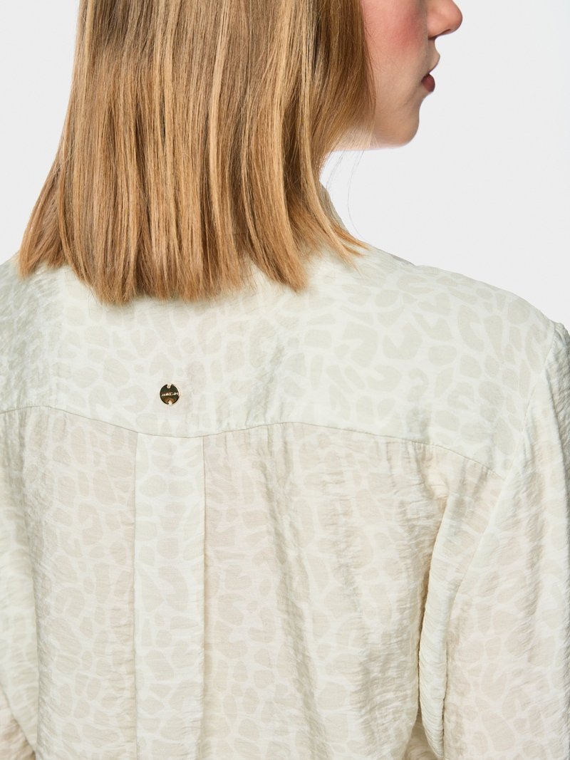 MarcCain Blouse Knoopdetail AC5143W58 Bright Ecru - Afbeelding 4